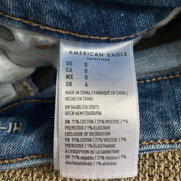 American Eagle Hi-Rise Shortie Next Level Stretch Sz 0 Distressed & Ripped - Picture 8 of 8